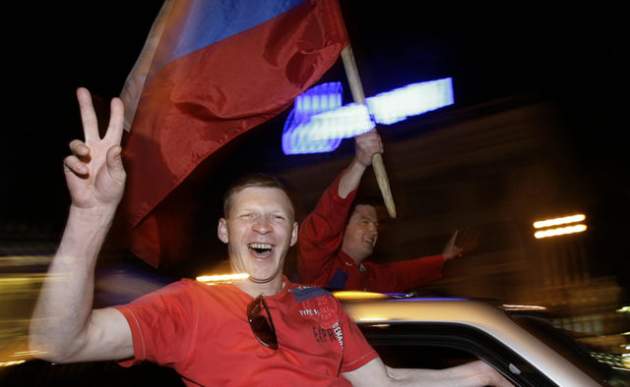 В центре Киева произошла жесткая драка из-за флага РФ! (ВИДЕО)