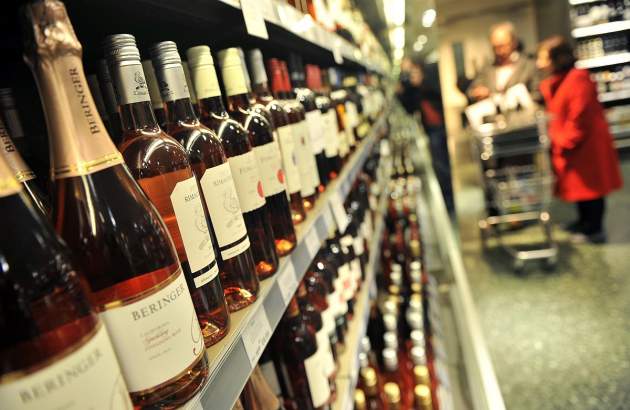 Правительство заставит народ отказаться от алкоголя! Сколько будет стоить спиртное в Украине…