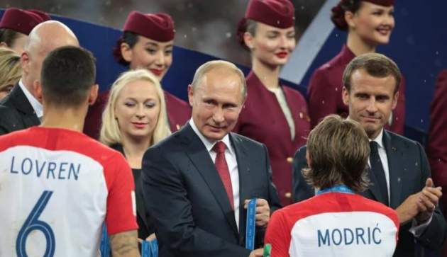 Звезда хорватского футбола не подал руку Путину. Только что появилось видео