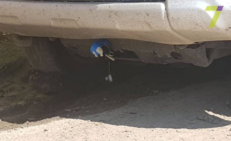 «Адский» сюрприз! Владелец одесского авто обнаружил на нём растяжку с гранатой!