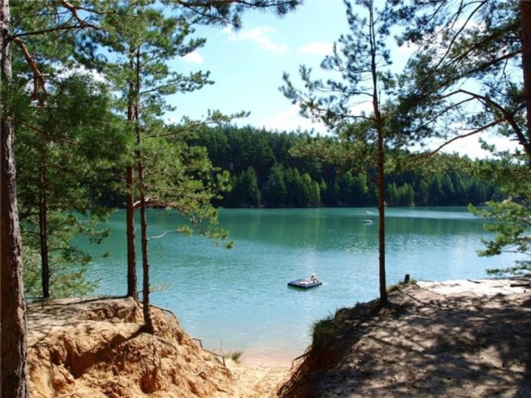 УВАГА! В Україні є УНІКАЛЬНЕ гліцеринове озеро з цілющою шовковою водою, аналогів якому немає. Проживання у будиночках на базі відпочинку коштує 133 грн