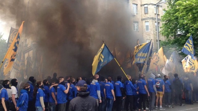 Розгнівані українці терміново зібралися під ВР, терміново стягують Нацгвардію: що відбувається