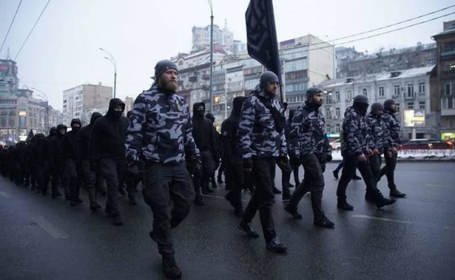 СРОЧНО ВСЕМ! Это еще не конец: посольство Хорватии в Киеве окружили бойцы Нацдружин, кадры происходящего