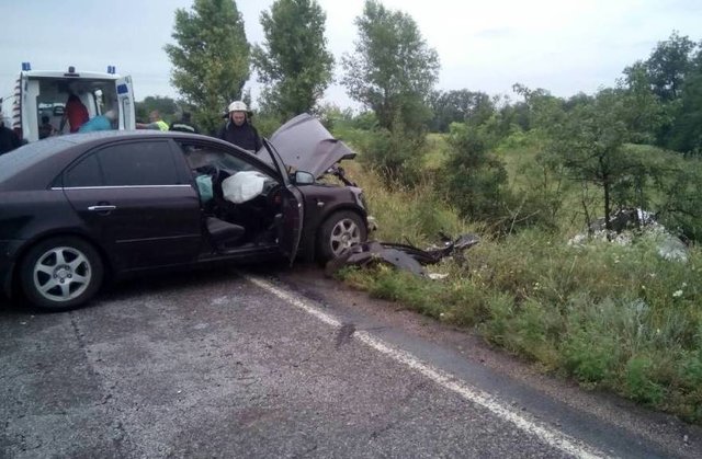 Смертельна ДТП у Дніпропетровській області! Два автомобіля на швидкості зіткнулись лоб в лоб!