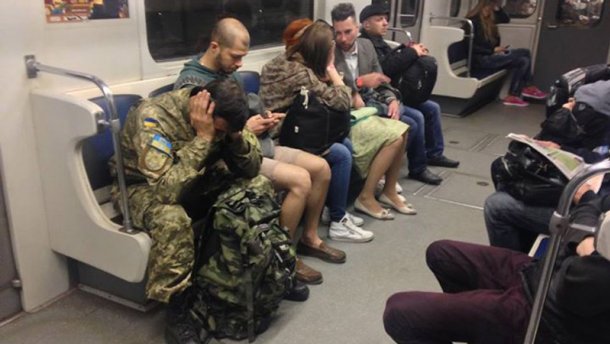 “Я тебе на війну не посилала”: Те що трапилось в Києві в метро підняло на вуха всю країну …