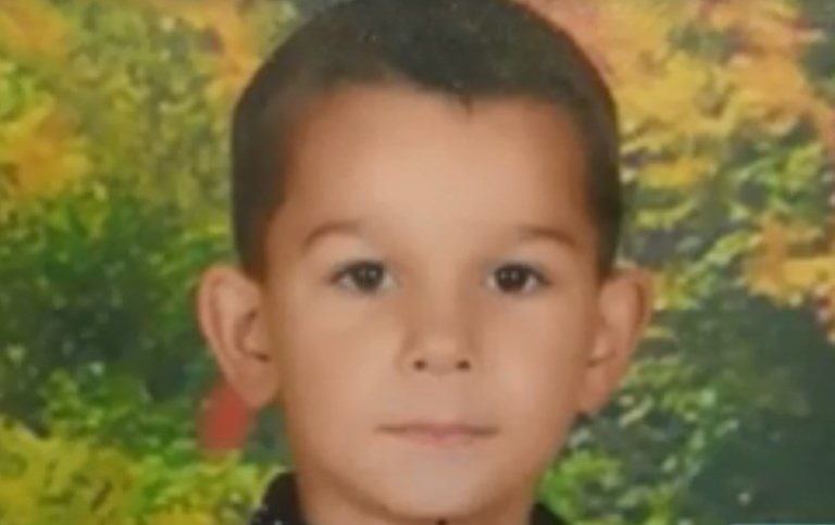 Сьогодні знайшли бeздихaнне тiлo 9-річного хлопчика, який зник з сестричкою на річці (відео)