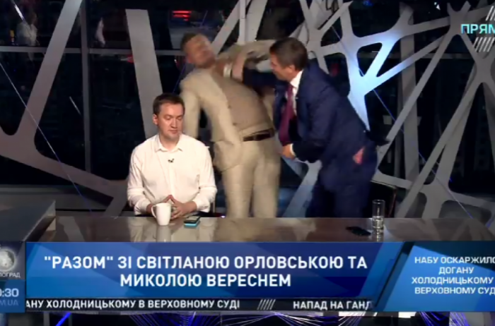 Срочно: нардеп Шахов завалил с локтя Мосийчука в прямом эфире. ВИДЕО
