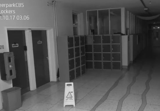 Шкільна камера відеоспостереження зняла страшну «примару»