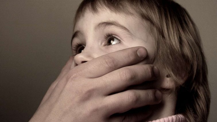 “Зґвалтував, вбив і сховав у сумку”! Сусід жорстоко поглумився над 5-річною дівчинкою поки її батьків не було в дома!