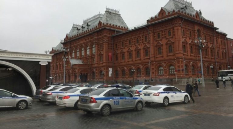Срочно! Перекрытый центр Москвы и много полиции: на камеру попала ЭВАКУАЦИЯ ПУТИНА из Кремля