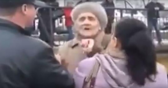 ДИВИТИСЬ ВСІМ! Ця старенька захищала Крим від окупантів до останнього. Ось що з нею зробили. ВІДЕО