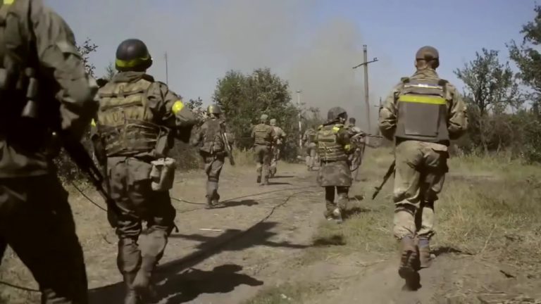 В Донецке настоящий АД! Посмотрите что творится. Трупов сепаров не излечить. ВСУ “врезали” по крупному