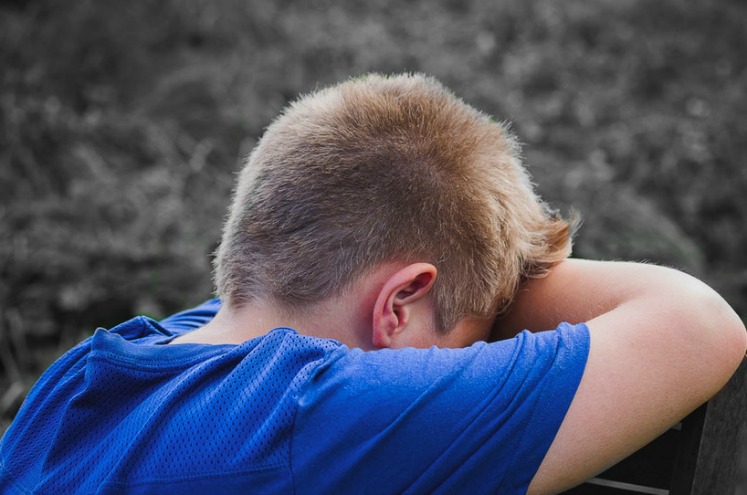 Коли мати дізналась, то впала в істерику: Батько роками гвалтував власного сина