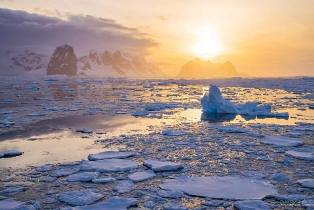 Во льдах Антарктиды нашли “космические корабли” инопланетян! (ВИДЕО)