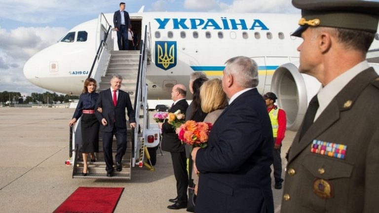 Чому так дорого? Авіапереліт Порошенко в США обійшовся в 3 тисячі мінімальних пенсій українців!