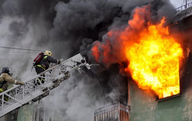 У центрі Києва жахлива пожежа! Люди вистрибували з вікон! (ФОТО)