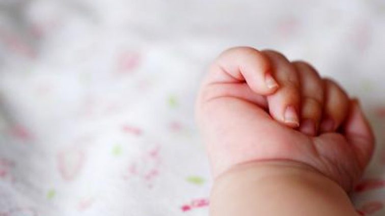 Народила, покалічила і викинула! У Миколаївській області біля лікарні знайшла травмоване немовля!