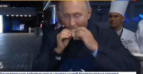 Весь світ регоче з глави кремля! Як Путін жарив сьогодні бліни. Відео