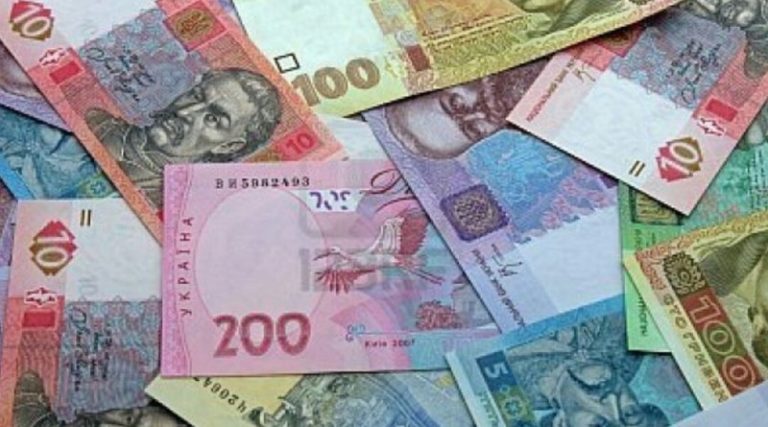 В Україні ввели нові гроші: фото