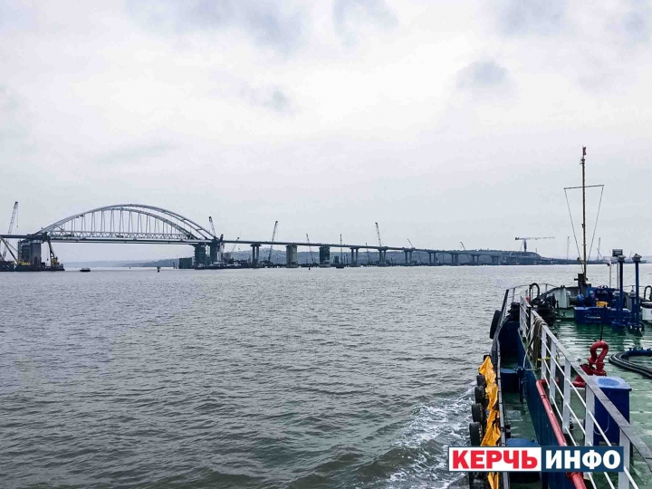 Годину тому опора Керченського мосту обвалилася у воду… Ось що сталось. ВІДЕО