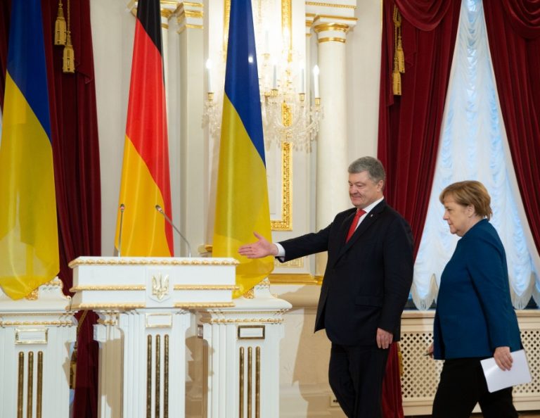 Українців вразuло взуття Меркель в Києві: це вам не Білозір!