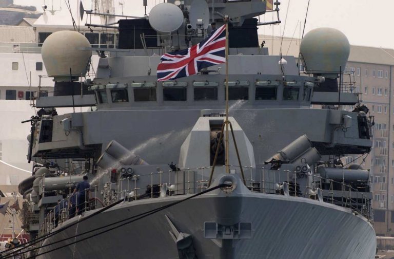 ”Ми вам допоможемо”:Британія послала військові кораблі і морську піхоту в Чорне море.