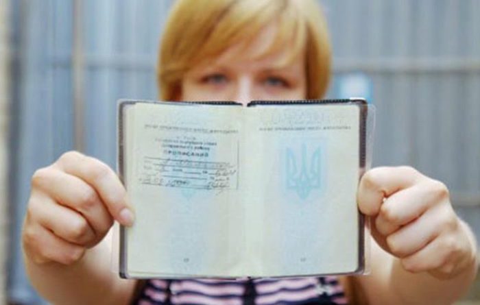 Готуйте паспорти: з нового року до українців прийдуть додому і змусять платити
