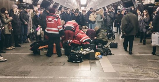 Щойно повідомили: Жахлива трагедія в Київському Метро. Люди стояли і ридали…