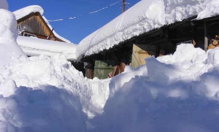 Вперше за 20 років: у Карпатах випало понад два метри снігу (фото)