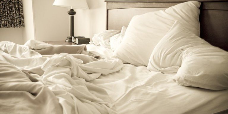 Чому ніколu не можна вранці застеляти своє ліжко?