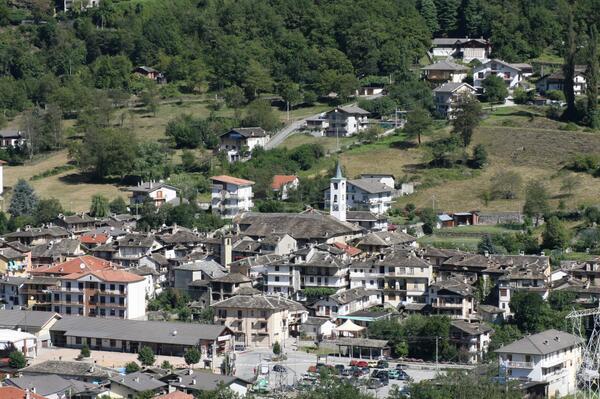 Кількість будинків обмежена! Італійське село продає хати за один євро і дає 10 тис. доларів допомоги на проживання