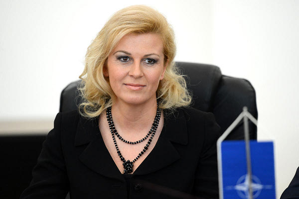 Це Колінда Грабар, президен Хорватії: вона продала президентський літак і 35 мерседесів. Але це ще не все…