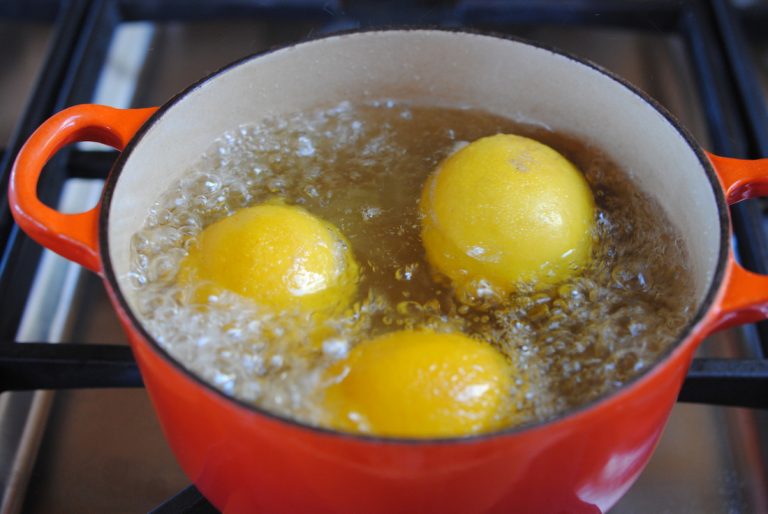 Зваріть лимони ввечері і пийте рідину, коли прокинетеся … Ви будете вражені результатами!