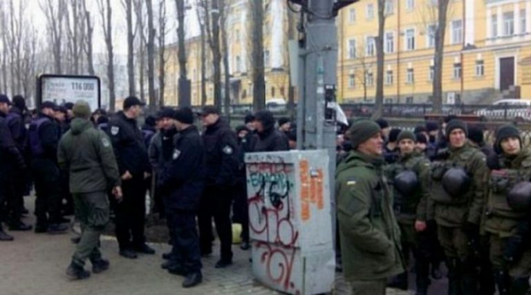 В центр Києва із за Порошенка стягують поліцію і нацгвардію(Відео)