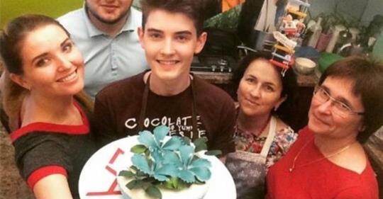 18-річний хлопець із Тернопільщини пече торти і тістечка такої краси, що шкода їх їсти
