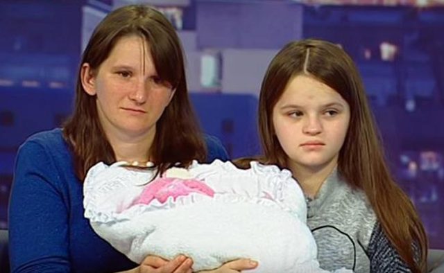 Як склалось доля у наймолодшої мами України. В це не можуть повірити…