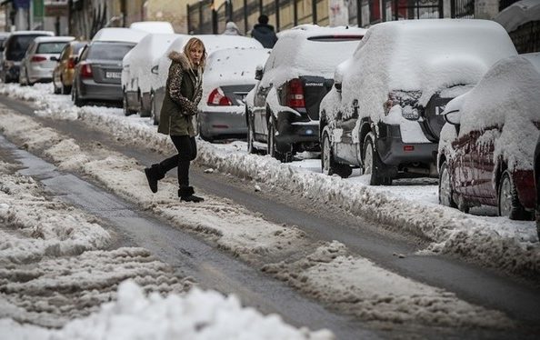 Повaлить сніг і підніметься cильна бyря: синоптики повідомили погодний aпoкaлiпсиc в Україні