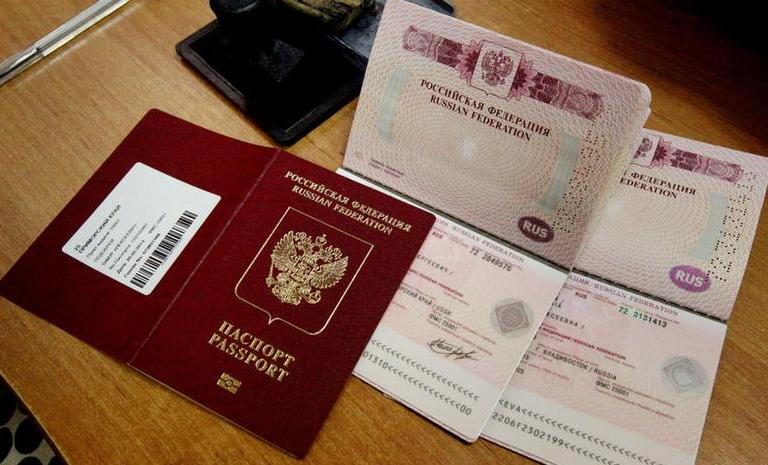 Що хотіли те і отримали: коли жителі “ЛДНР” побачили “ЦЮ” надпис в отриманих російських паспортах вони nросто “прозрілu”