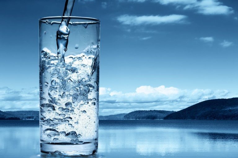 Ознаки, які вказують на те, що ви п’єте забагато води!