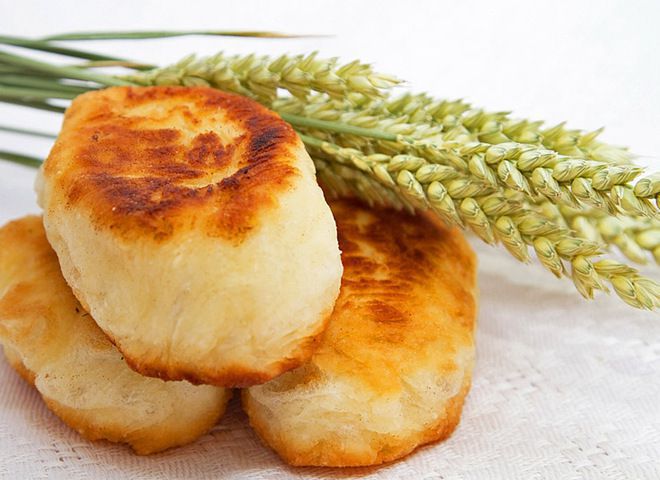Смачна випічка: ароматні пиріжки з картоплею і грибами!