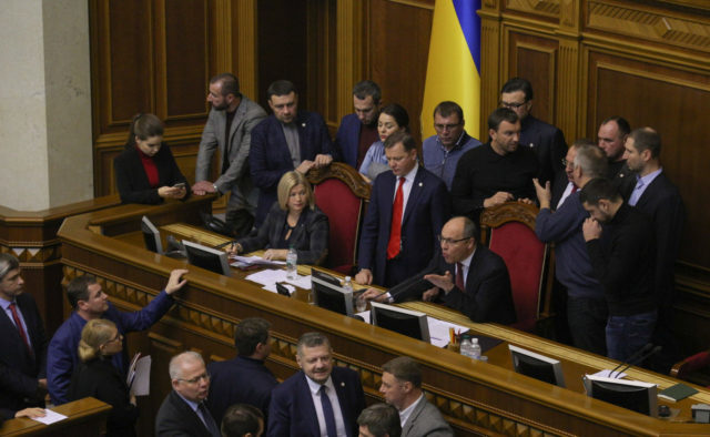 За кого будуть голосувати громадяни України на парламентських виборах! У Верховну Раду проходять 4 партії – соцопитування!
