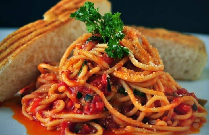 Три рецепти надзвичайно смачної підливи до макаронів і спагеті!