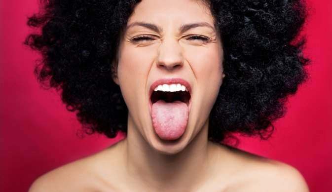 5-секундна перевірка здоров’я! Висуньте язик і дізнайтесь, що він розповідає про ваш організм!