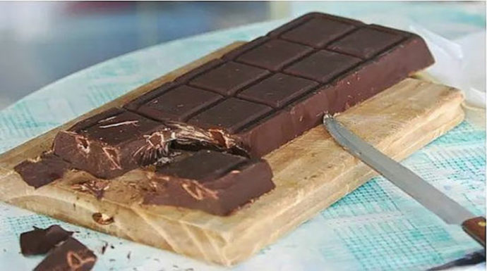 Як за 10 хвилин приготувати справжній домашній шоколад – декілька плиток будуть готові за ціною одного шоколадного батончика!
