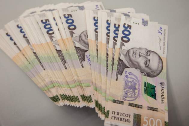Мінімалка в 5 тисяч і новий курс долара: як від тепер розбагатіють українці