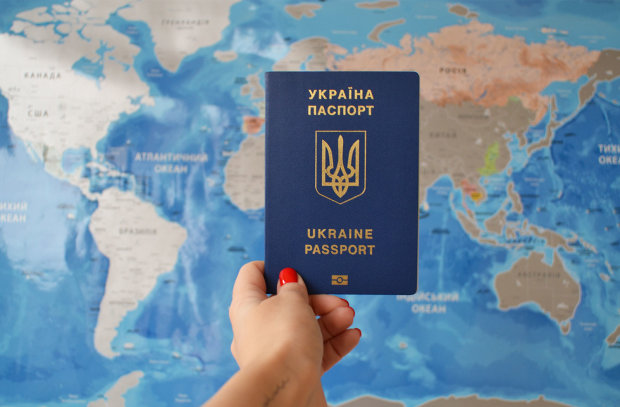 Поrані новини для українців: сьогодні дві країни скасували безвіз з нашою країною. Догралися