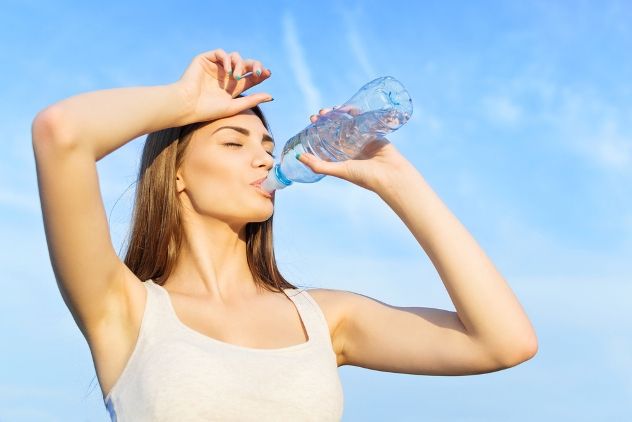 Корисно знати! Скільки води потрібно пити в жарку погоду!