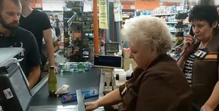 Мережу Підірвало Відео Зі Столичного Супермаркету! Ось Як Відносяться До Українців В Україні (ВІДЕО)