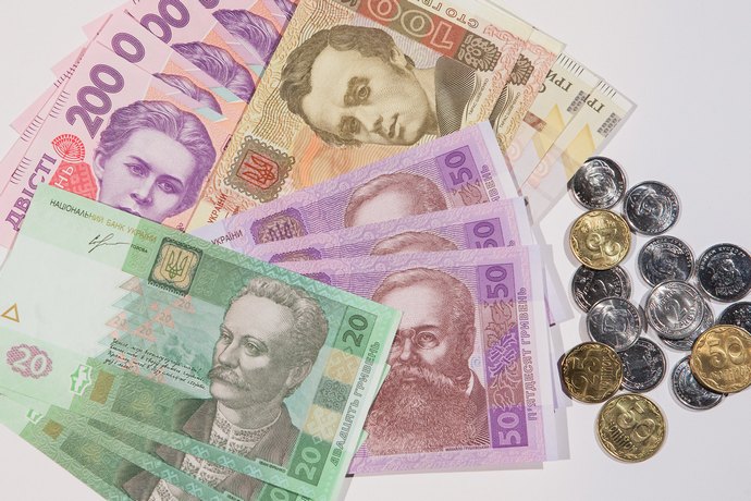 Долар на міжбанку вперше за 3 роки коштував менше 25 гривень!