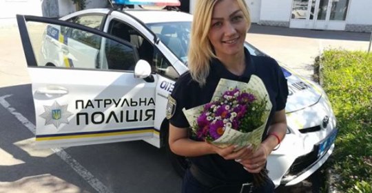 У 35 вже бабуся і працює патрульною: в Україні живе дивовижна жінка, яка стала мамою 13 дітей. Але найцікавіше було попереду..